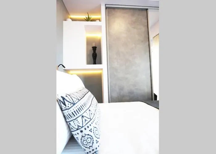 C-home In The Heart Of Chania 아파트